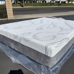 Queen Organic Cool Gel Memory Foam!!