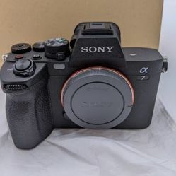 Sony Alpha 7 IV Full Frame Mirrorless Interchangeable Lens Camera Blac body only