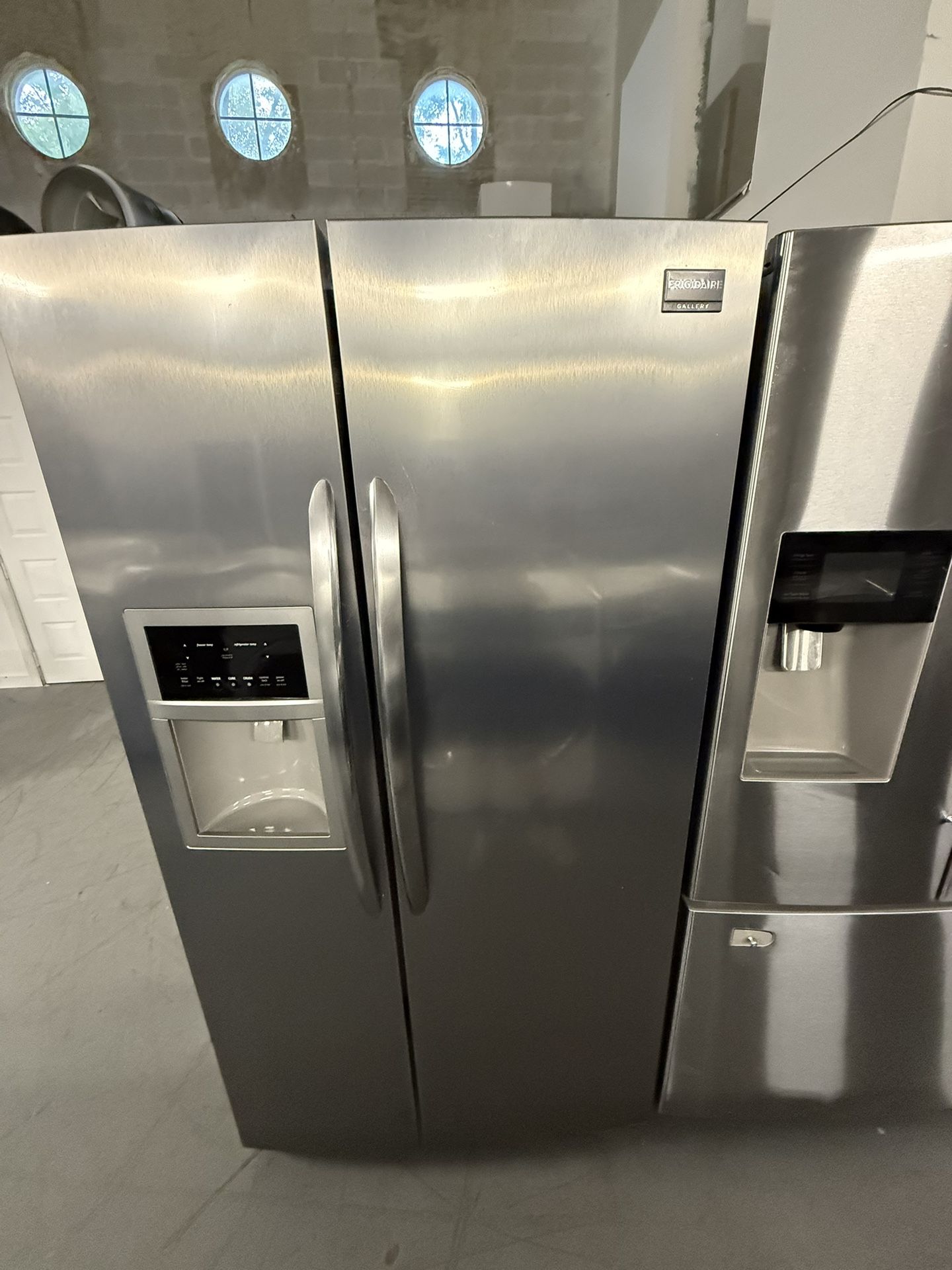 Frigidaire Refrigerator “36 ( Refrigeradores)