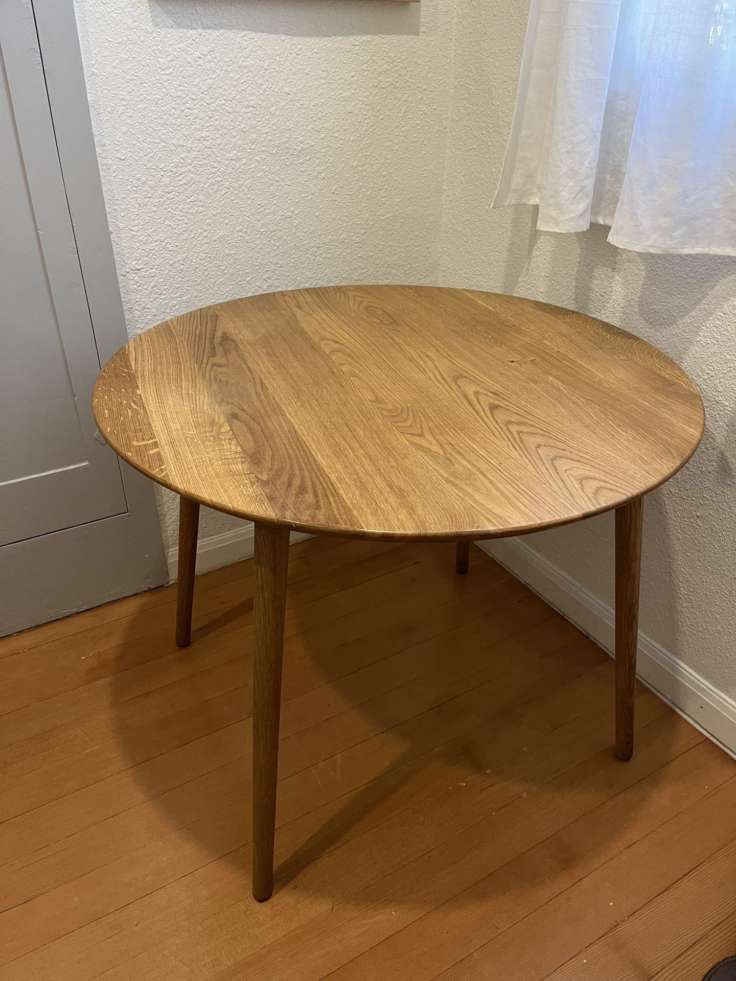 Oak Round Dining Table