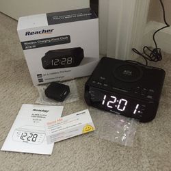 Brand new wireless charging radio alarm clock 2 phone charger 30 level volume sleep radio timer 6 level brightness wireless and usb iPhone charger