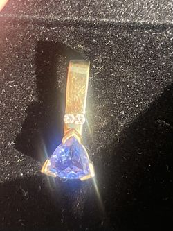 14kt old pendant tanzanit iwth 2 small diamonds.
