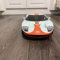 Diecast 1/12 Scale Motormax Ford GT 40 Big And Heavy Model Great Conditions 