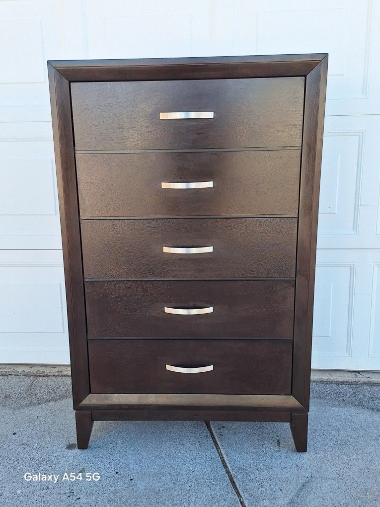 DRESSER