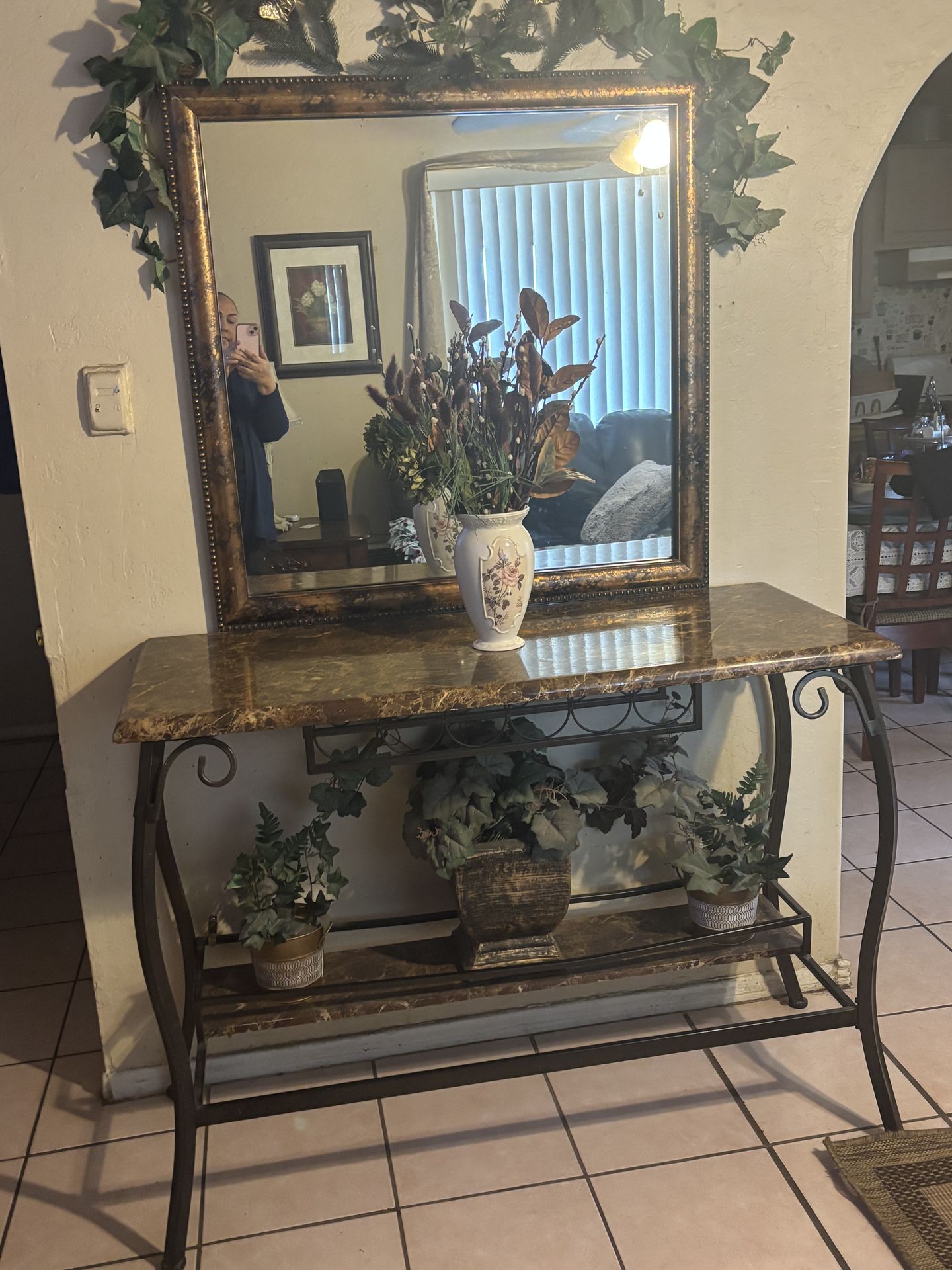Mesita de sala con espejo