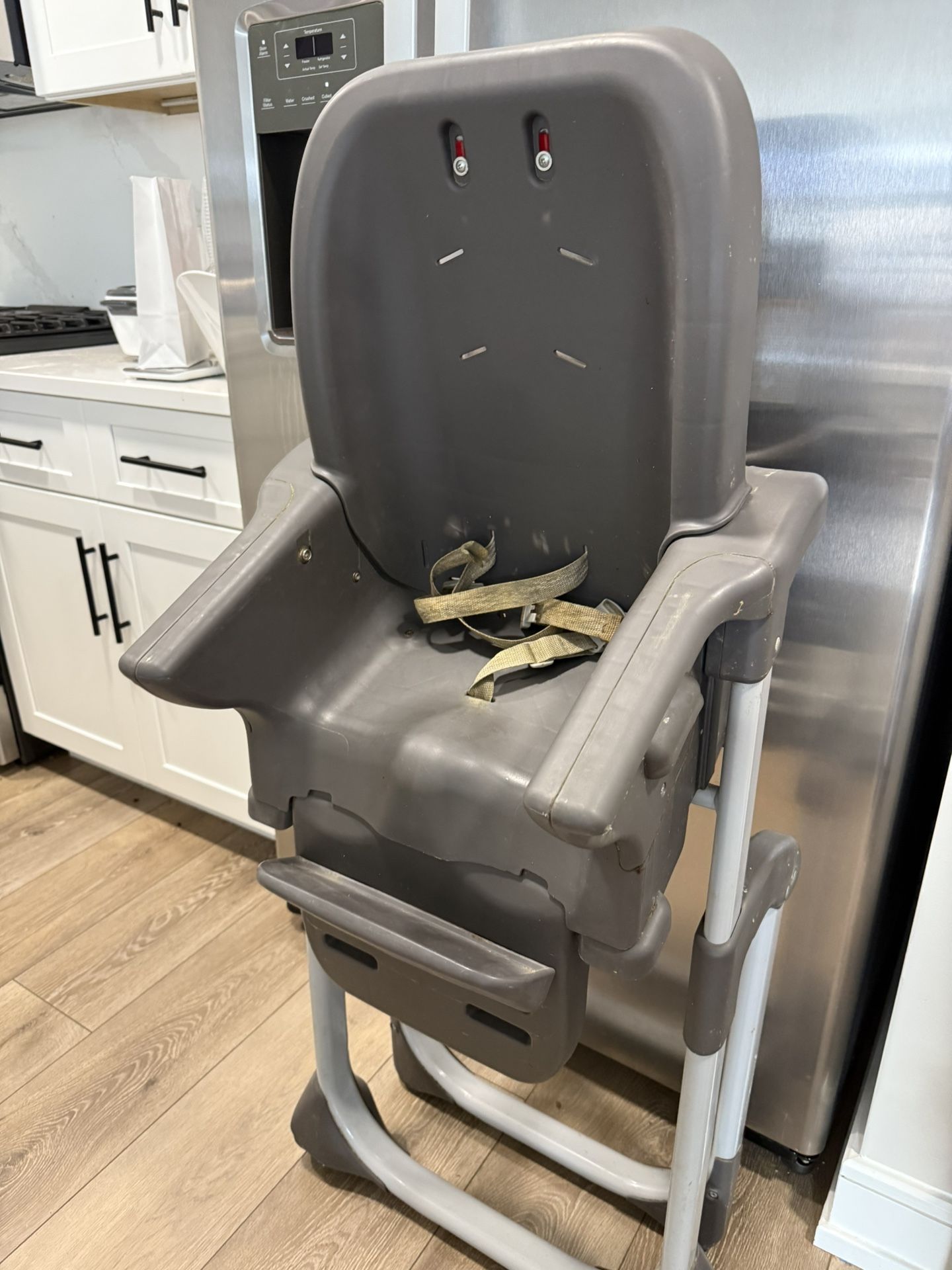 💥 Restaurant-Grade High Chair — Heavy-Duty Build 💪