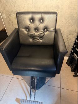 Salon chair