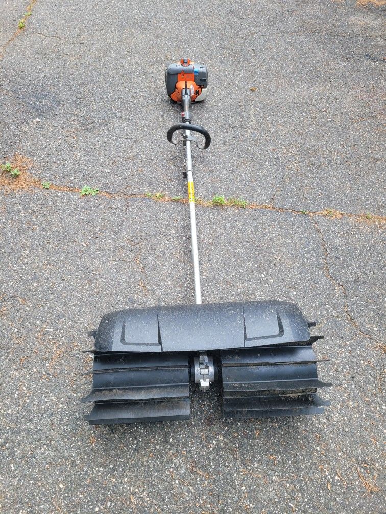 Sweeper Husqvarna With Head Takes Attachments