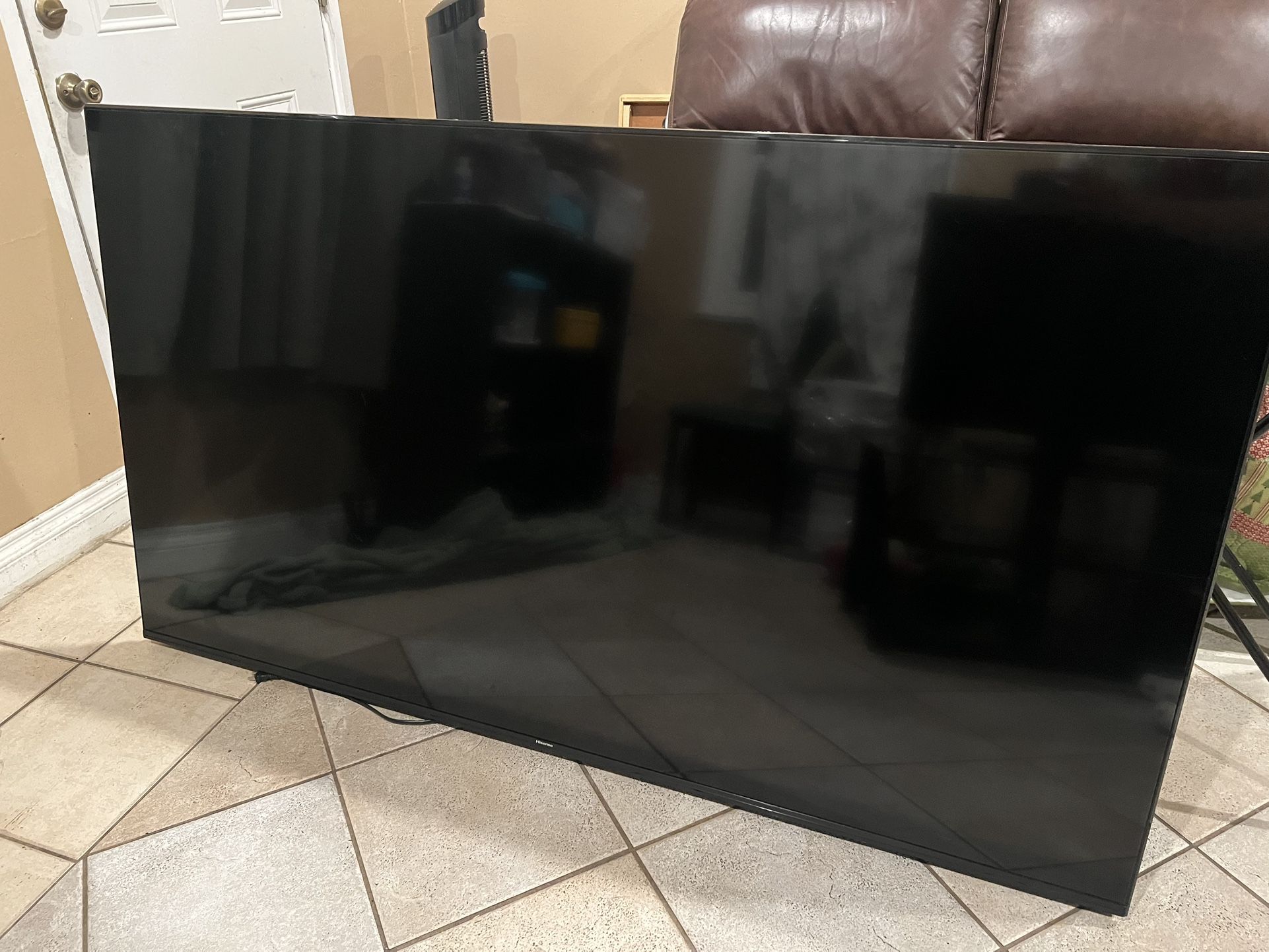 Hisense - 75" Class A6 Series LED 4K UHD Smart Google TV + Wall Mount