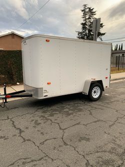 Enclosed cargo trailer