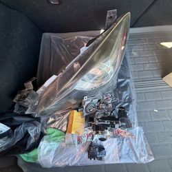 2014 Mazda 3 Grand Touring Headlight HID Driver Side With Extra Bulb And Parts