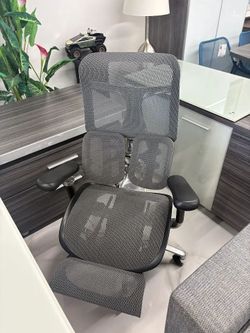 Ergonomic Mesh Office Chair with Footrest – $400 📦 Florida