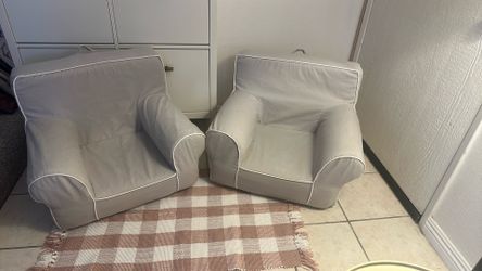 Pottery Barn kids twill with piping chair( set of 2)
