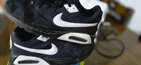 Nike Air Max Low-Top Sneakers Black White