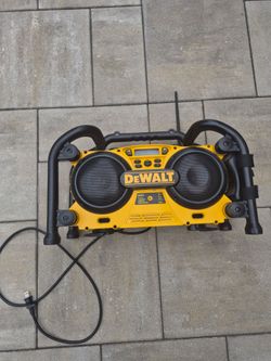 DeWalt radio with battery