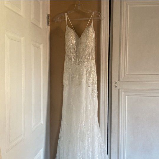 WHITE WEDDING/PROM DRESS SIZE M