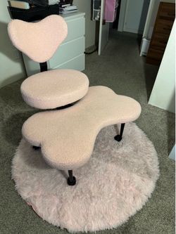 Pink Decor!! Yoga chair and rug