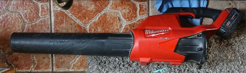 Milwaukee Handheld Leaf Blower