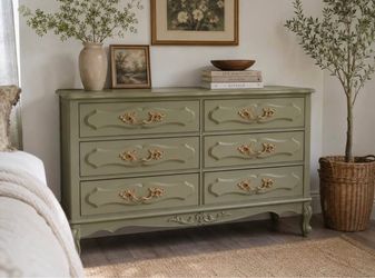 Vintage French Provincial Dresser