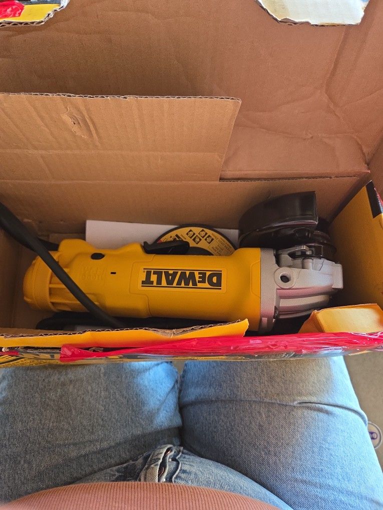 DEWALT 4 1/2