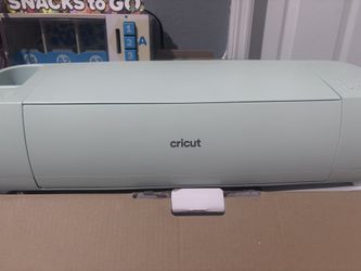 Cricut Explore 3 Bundle - Tools + Mat + Sticker Paper + Laminates - Works Great!