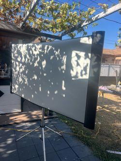 Pantalla para proyecto con su tripié  de 80”
