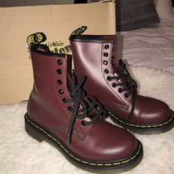 Dr. Martens 1460 Smooth Leather Lace Up