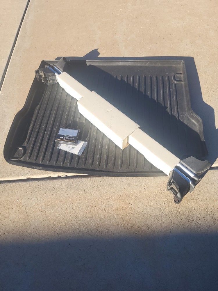 Audi Q5 Kit (Cargo Mat, Wheels Locks, Roof Rack Bars)