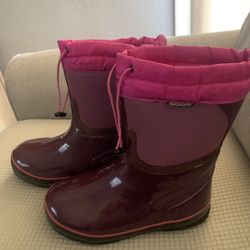 Ugg Snow Boots Size 4 