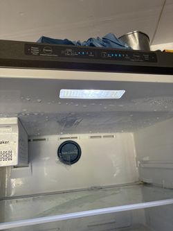 Sampson Refrigerator Good Condition Also Has Ice Dispensers.