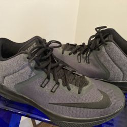 ** FOR SALE-Men’s Nike Air Versitile II Mid