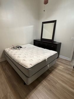 Queen size bed with dresser