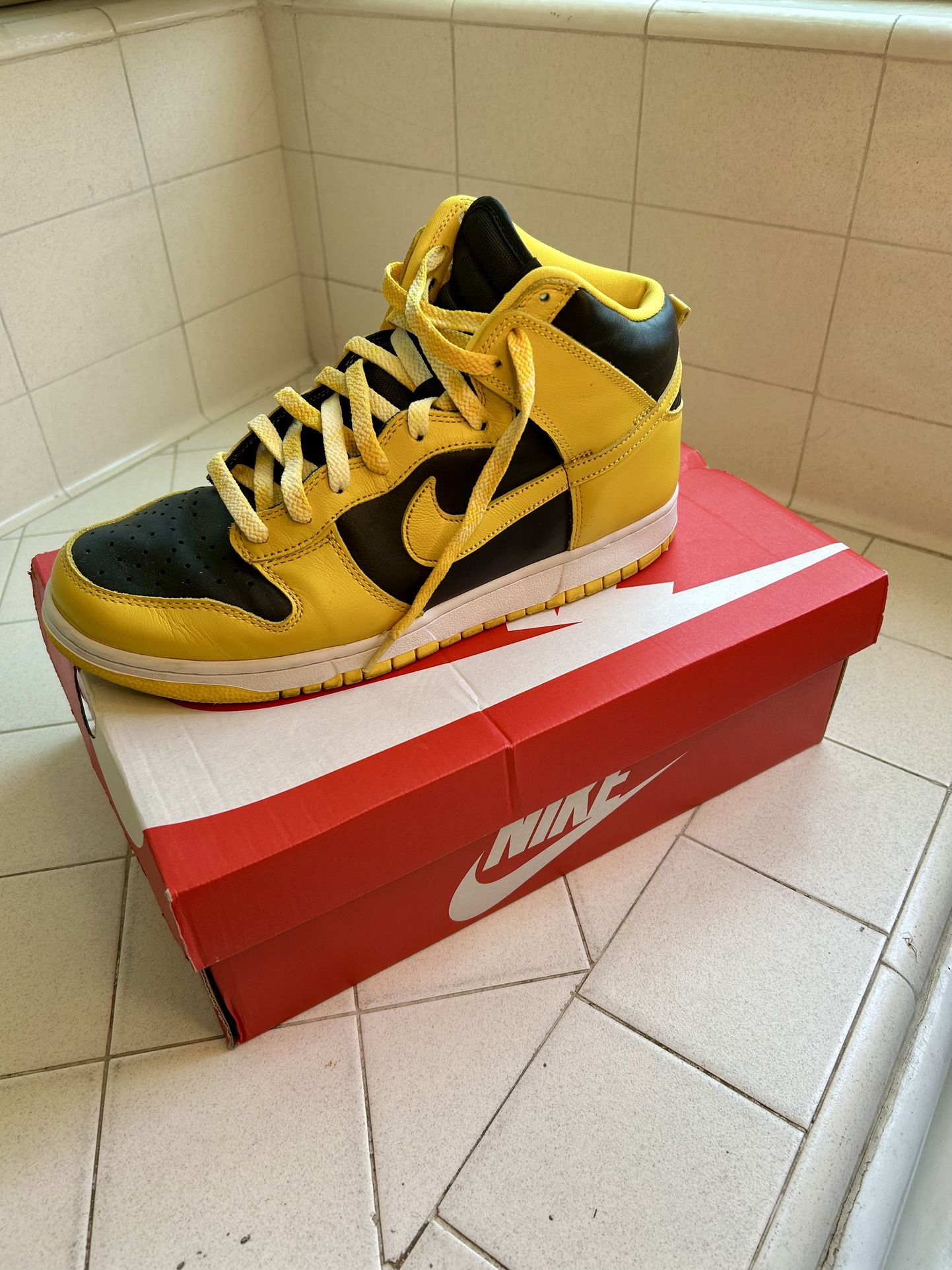Nike Dunk High Black Varsity Maize