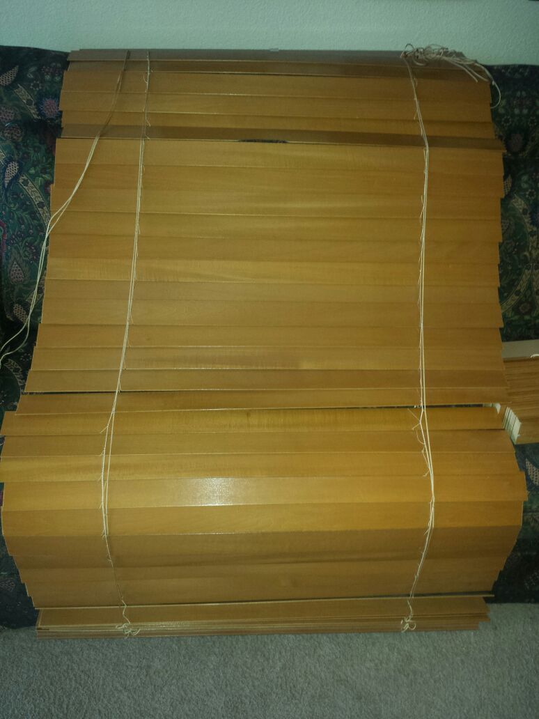 LEVALOR REAL WOOD WINDOW BLIND 24" X 62"