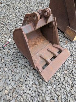 18" Kubota KX41 Mini Excavator Bucket