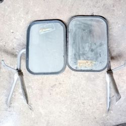 Universal mount tow mirrors