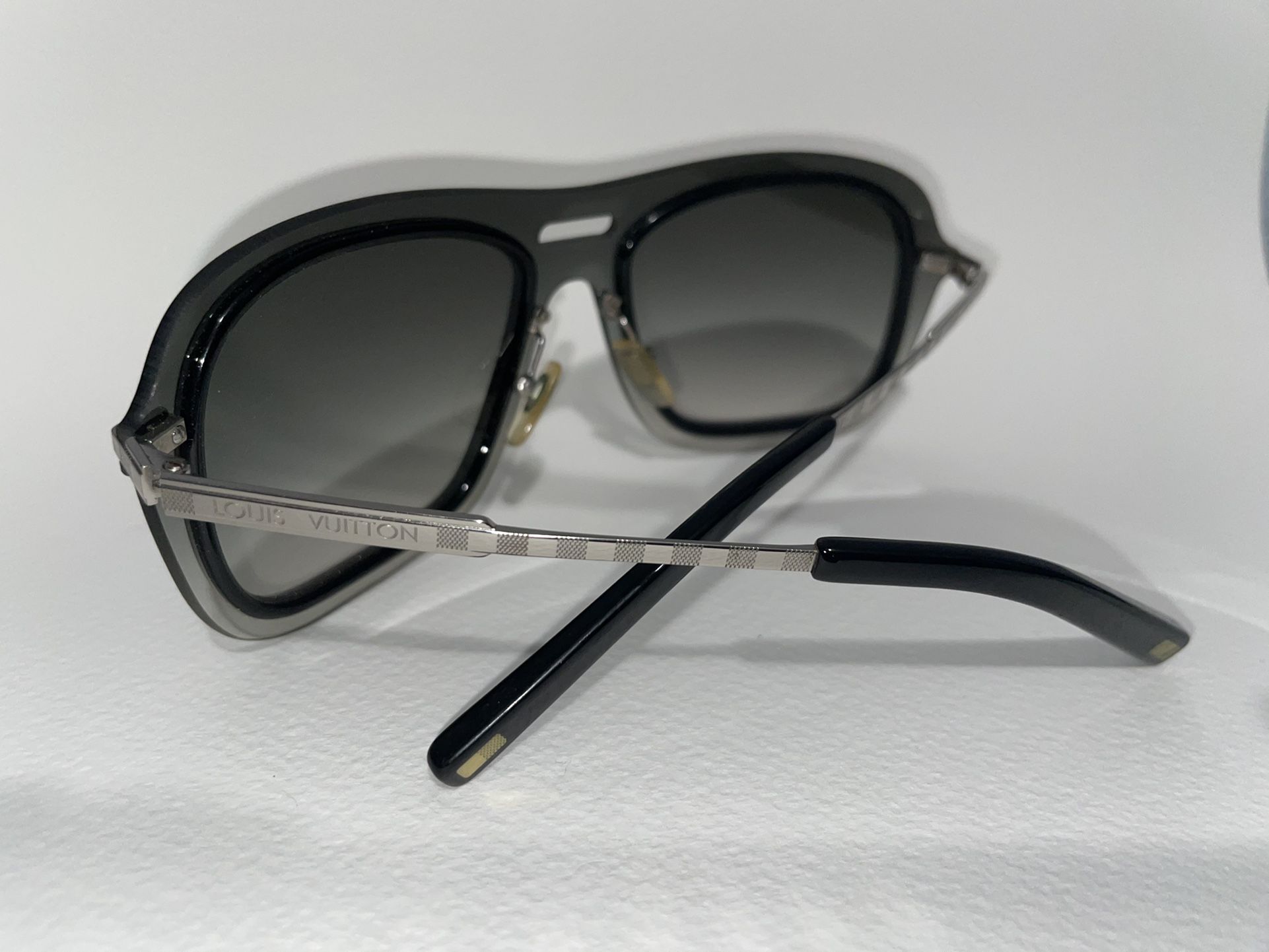 Louis Vuitton Grey Plastic Frame Enigme Sunglasses - Z0362U
