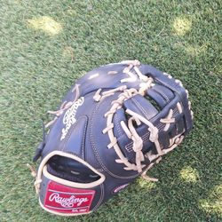 1st Base Rawlings Glove