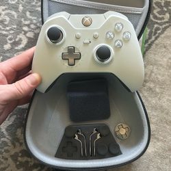  Xbox One controller With Case And Xtra’s