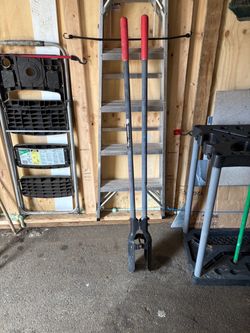 Razorback Post Hole Digger