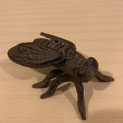 Metal bee decor