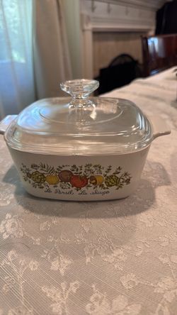This is a vintage CorningWare "Le Persil La Sauge" (Spice of Life)