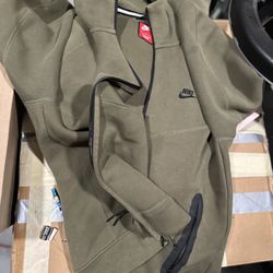 Green Nike Tech Hoodie, Old Style Great Condition. 