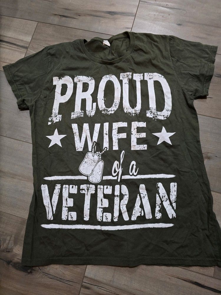 TSHIRT PROUD WIFE OF A VETERAN OLIVE GREEN SIZE LARGE
