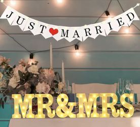 Mr & Mrs sign set