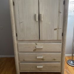 Set Armoire, Dresser with Mirror / Armario y Tocador Con Espejo