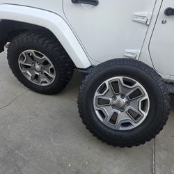 2016 Jeep Rubicon 17" Wheels And Tires