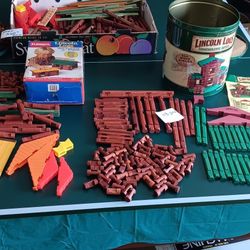 Over 550 Pieces Lincoln Logs Playskool Sets And Extra