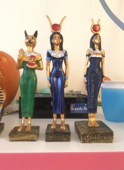 Old Egyptian Queen statute