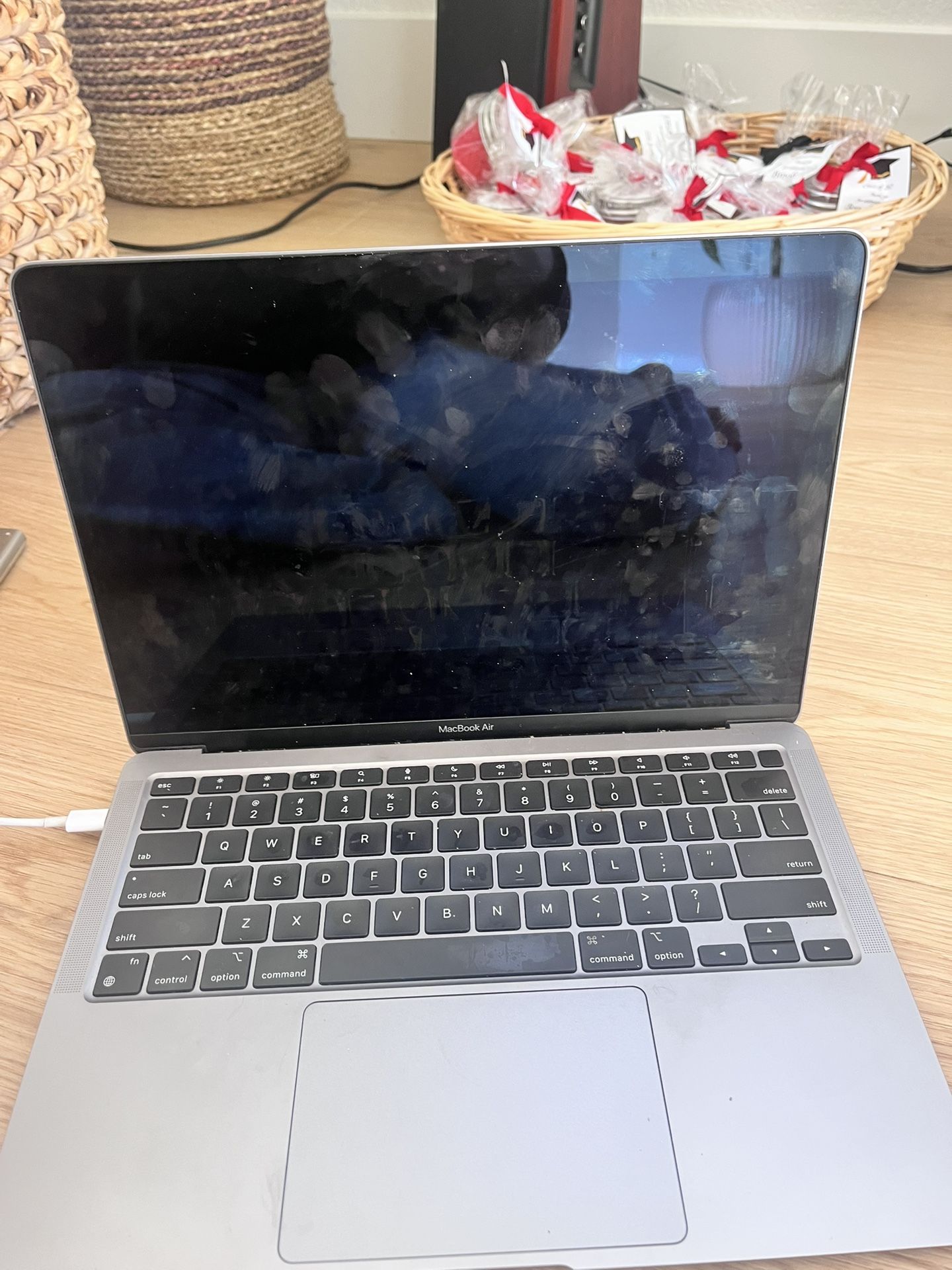 MacBook Air (M1, 2020)